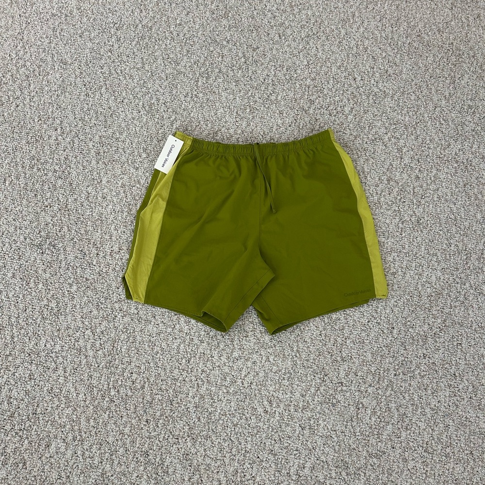Outdoor Voices Green - Linerless High Stride 7” short. NWT